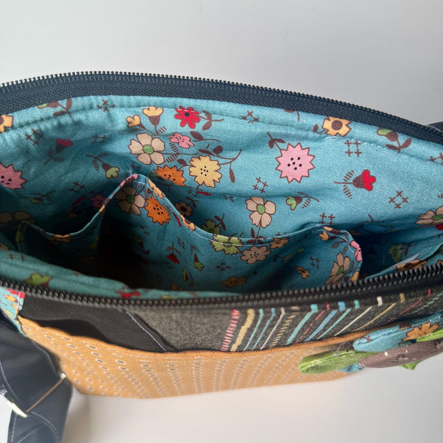 Medium Zipper Top Autumn Blue Patch Flower