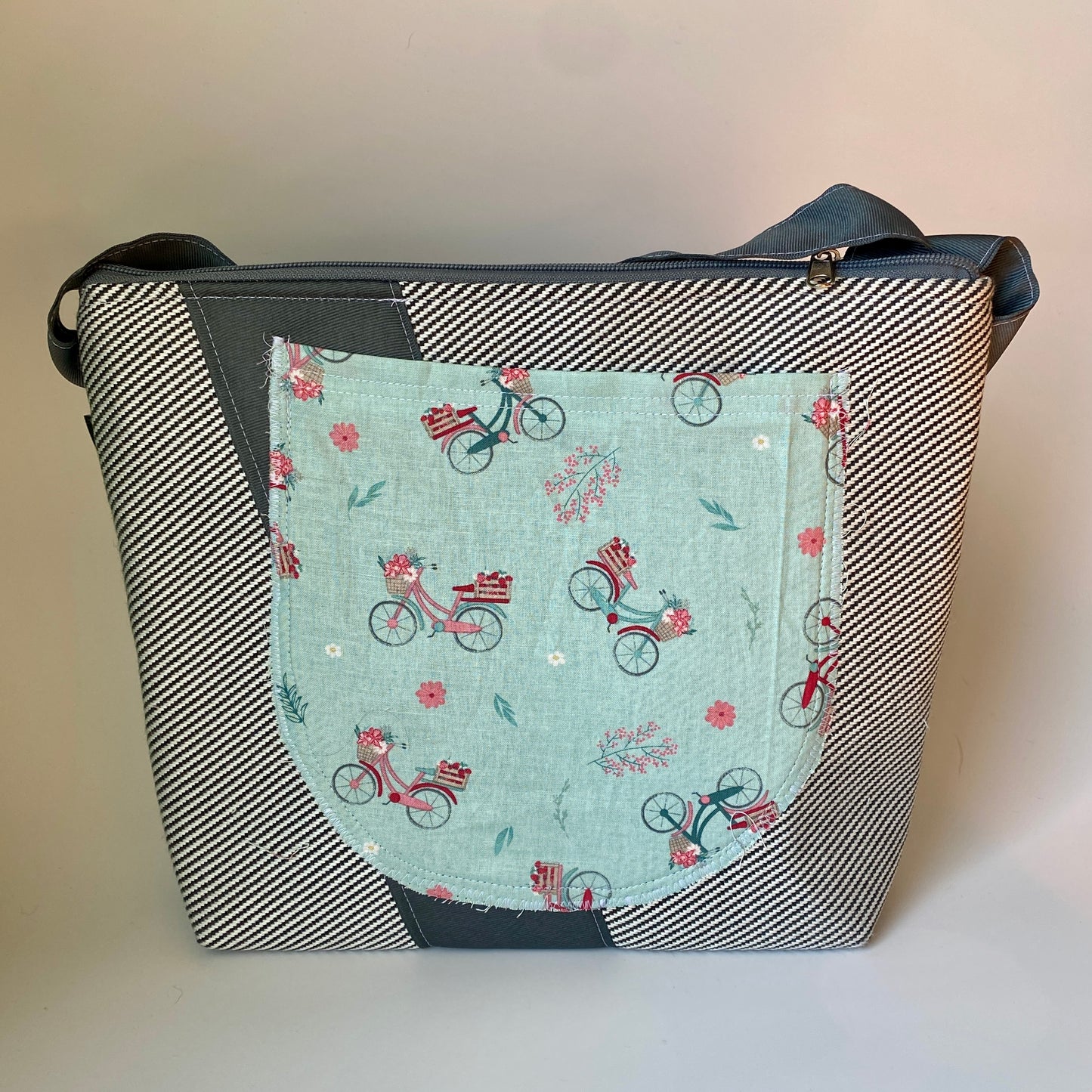 Medium Zipper Top Big Pocket Navy Geo