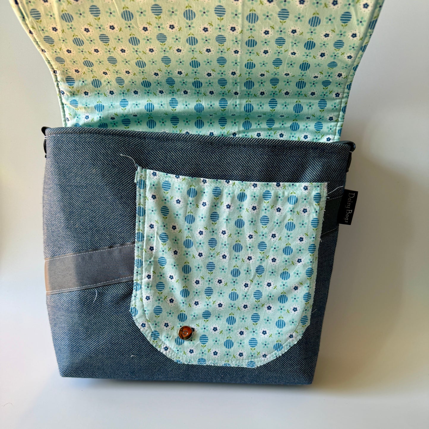 Medium Messenger Blue Flower