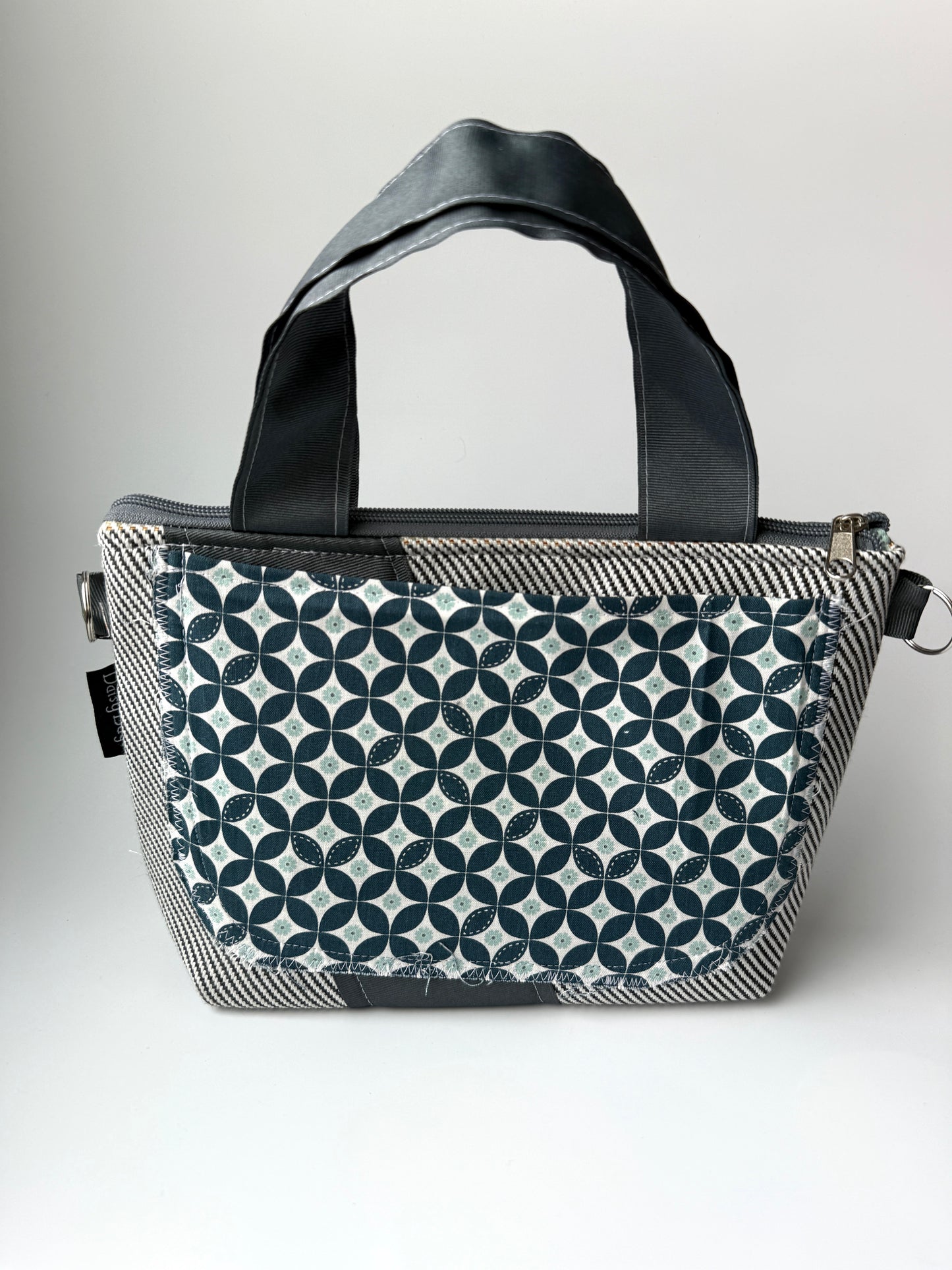 Squatty Bitty Kitty Minny