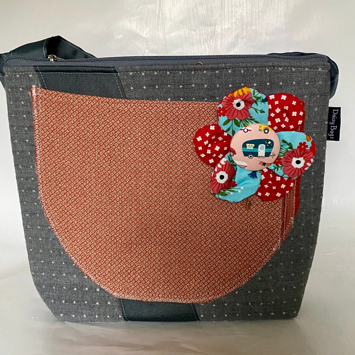 Medium Zipper Top Big Pocket Brick Tapestry