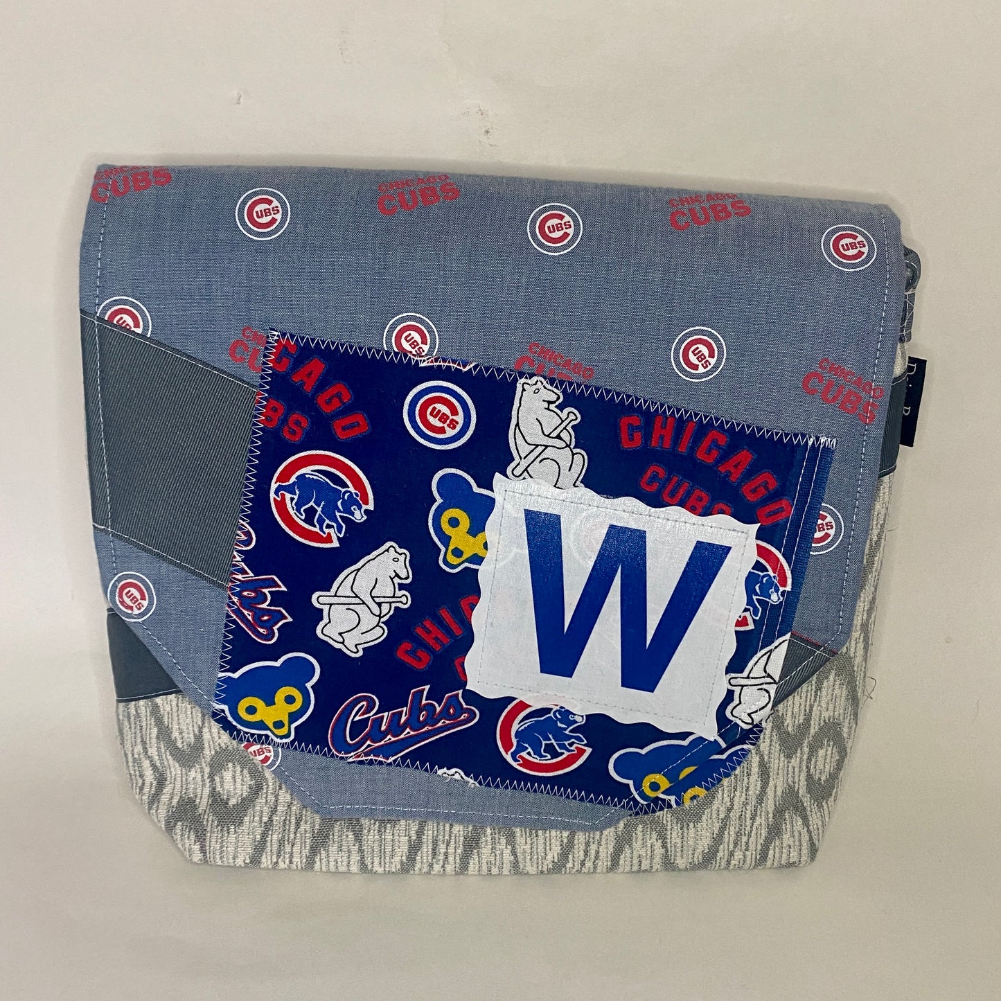 Medium Messenger Cubs Fly the W