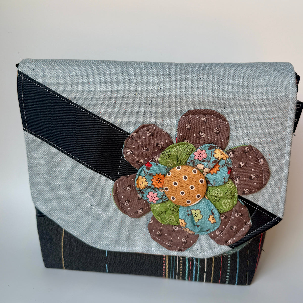 Medium Messenger Autumn Flower