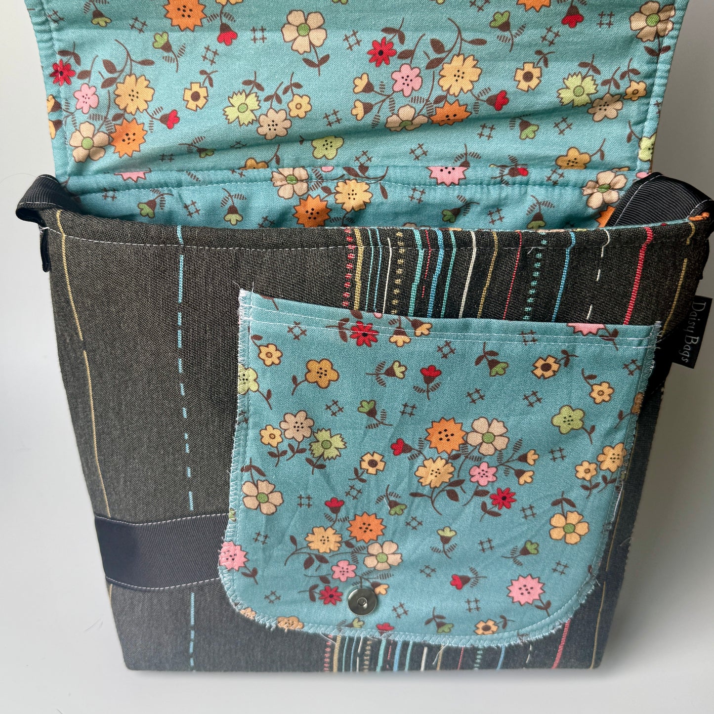 Medium Messenger Autumn Dot