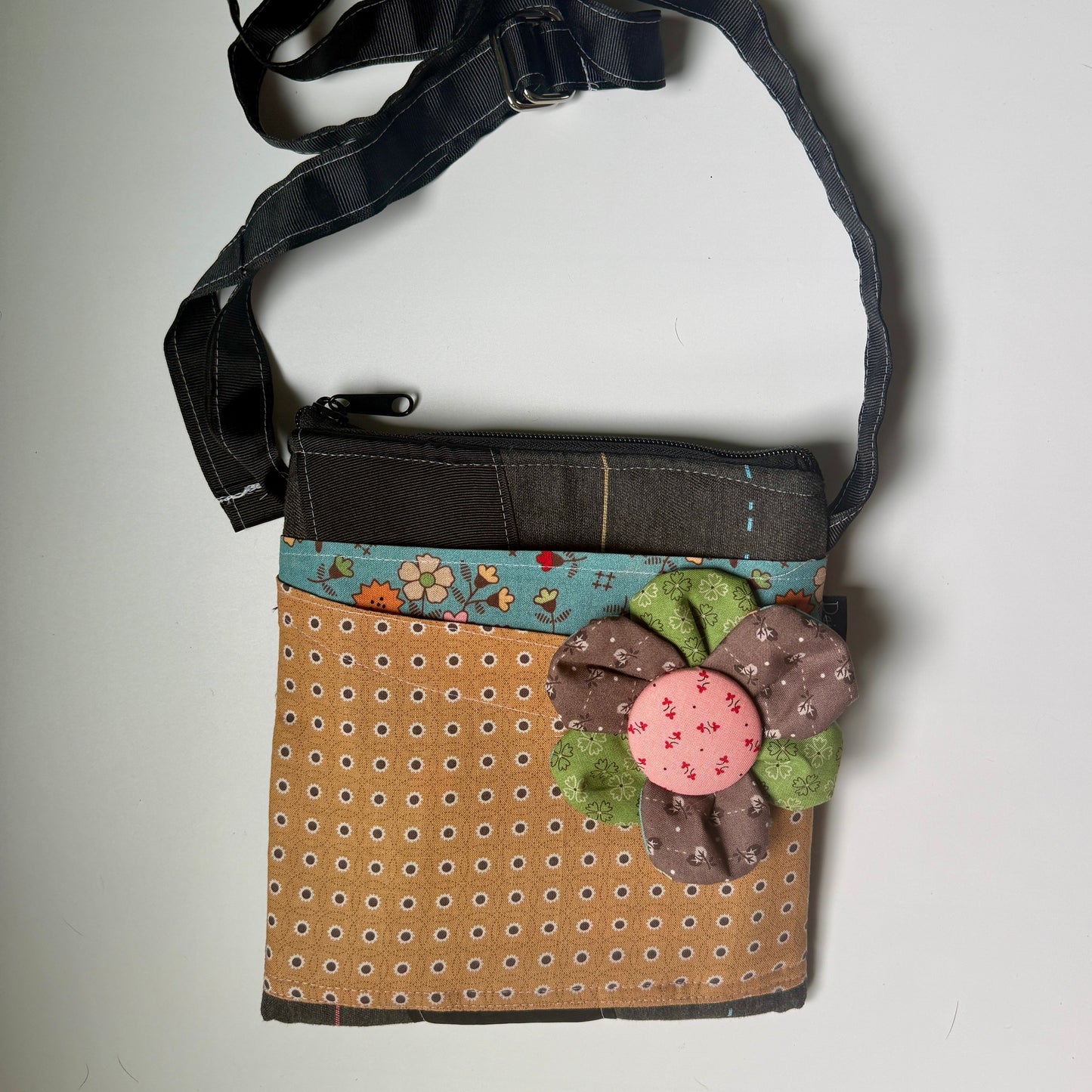 Bitty Bag Tan Sunflower CC