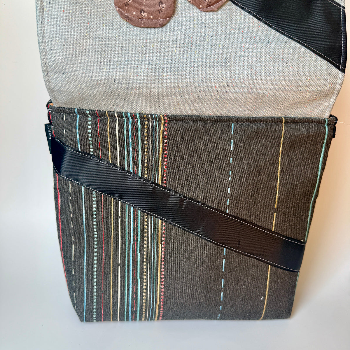 Medium Messenger Autumn Flower