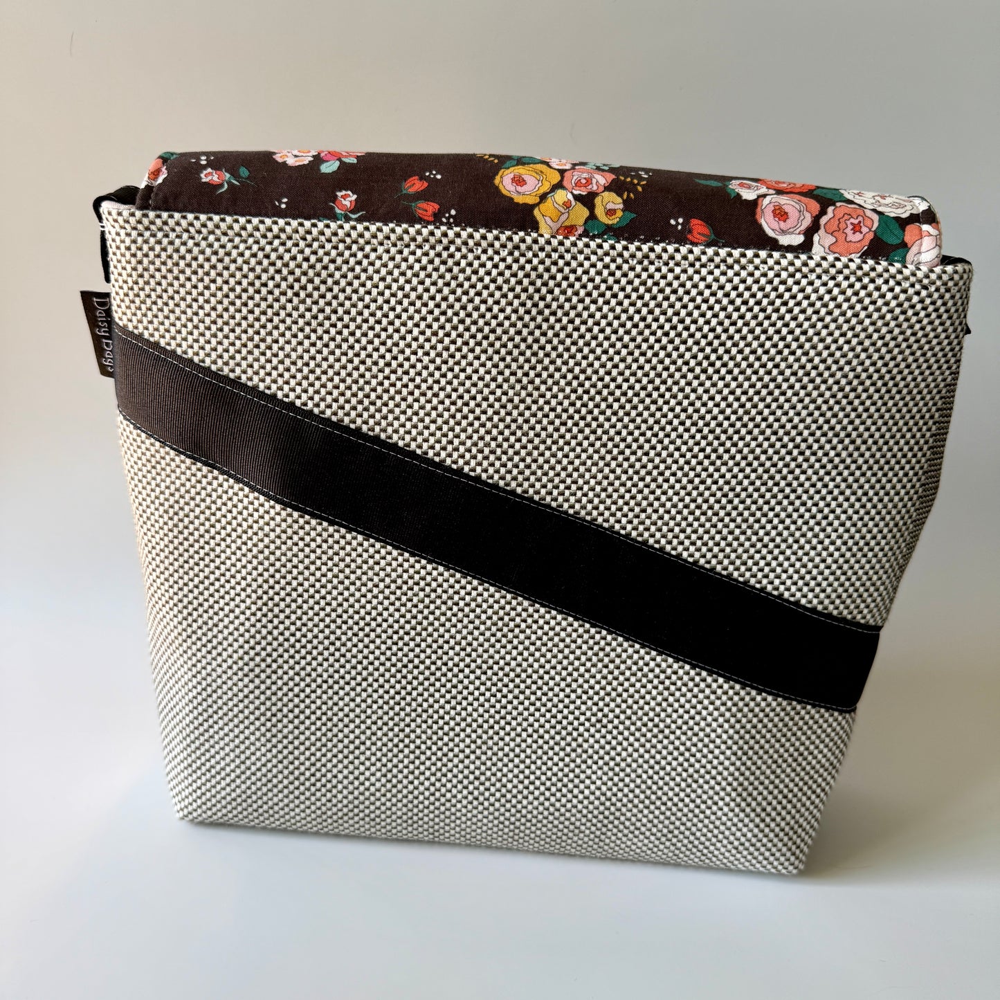 Medium Messenger Brown Flower