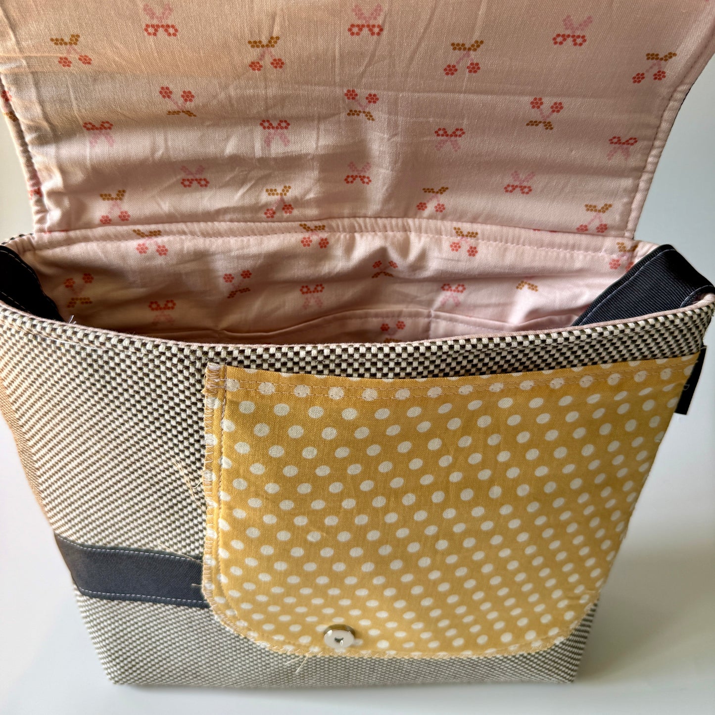 Medium Messenger Brown Flower