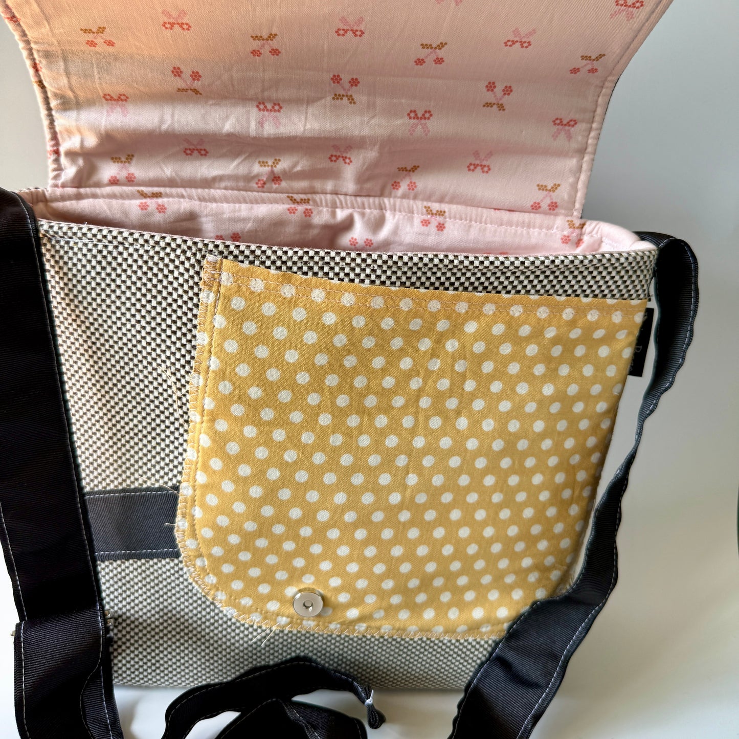 Medium Messenger Brown Flower