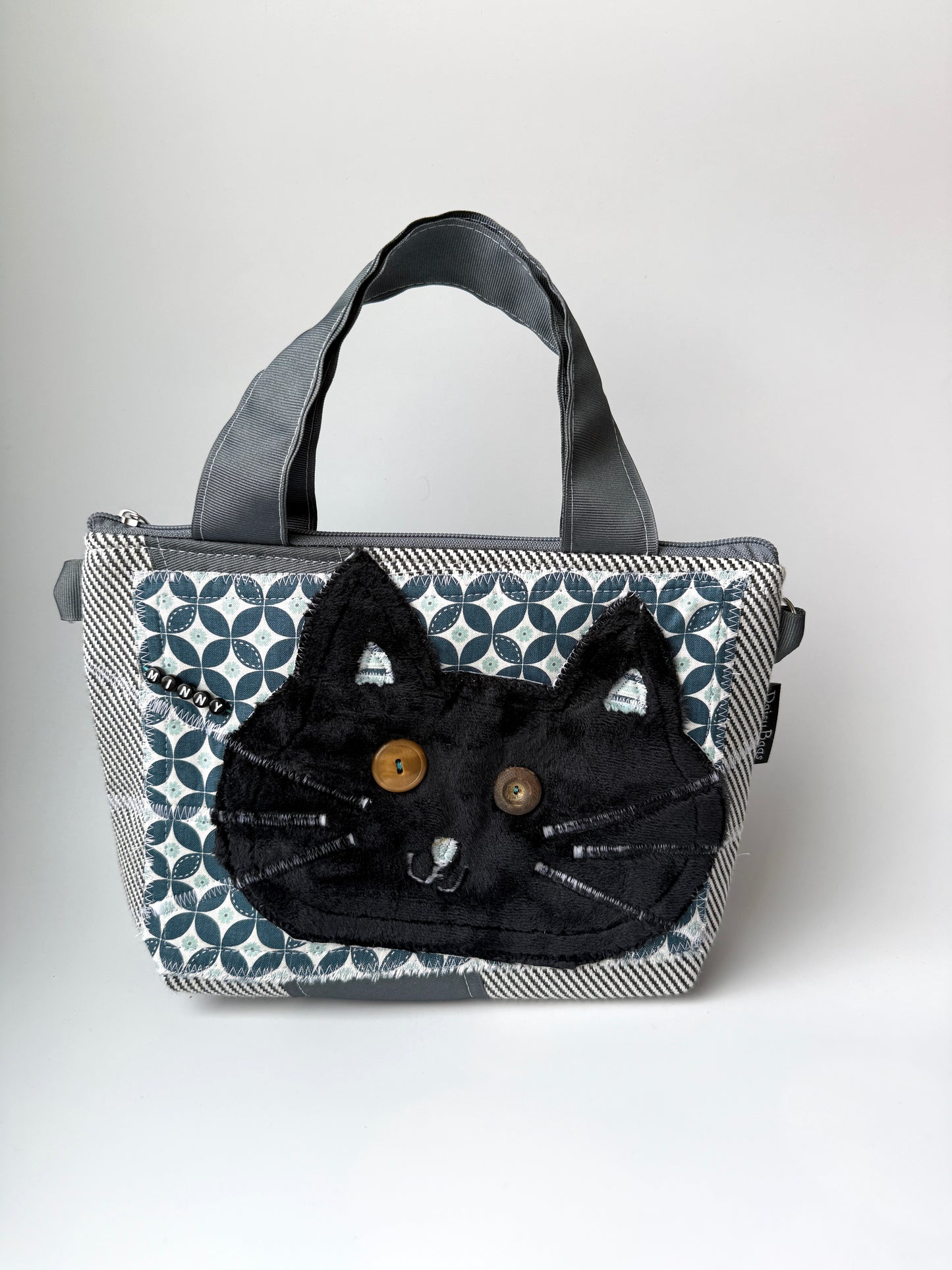 Squatty Bitty Kitty Minny