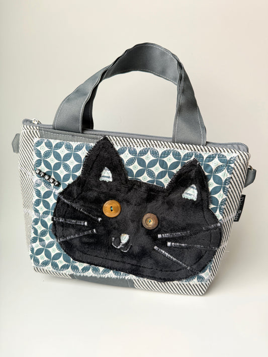 Squatty Bitty Kitty Minny