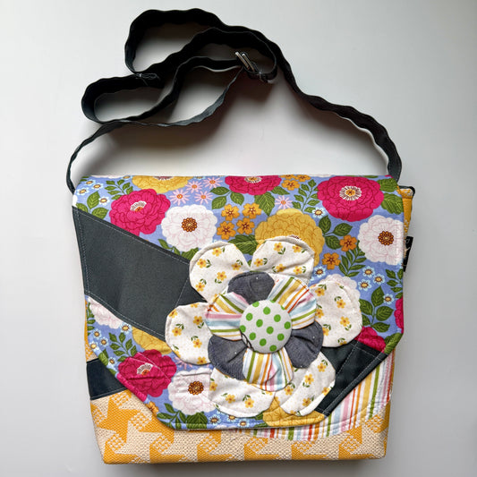 Medium Messenger Periwinkle Flower