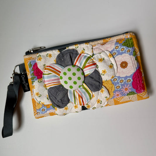 Daisy Flower Patch Wristlet