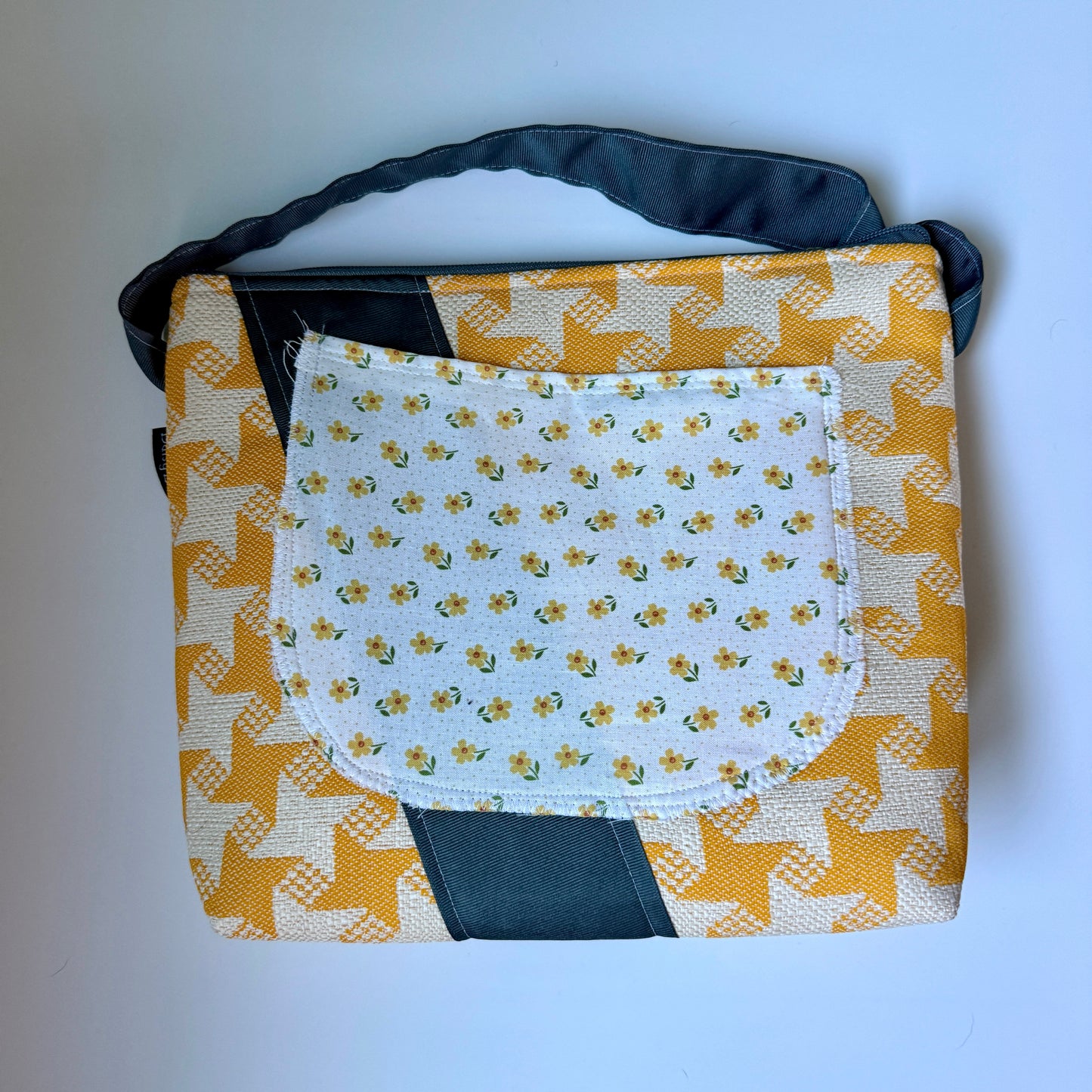 Medium Zipper Top Periwinkle Patch Flower