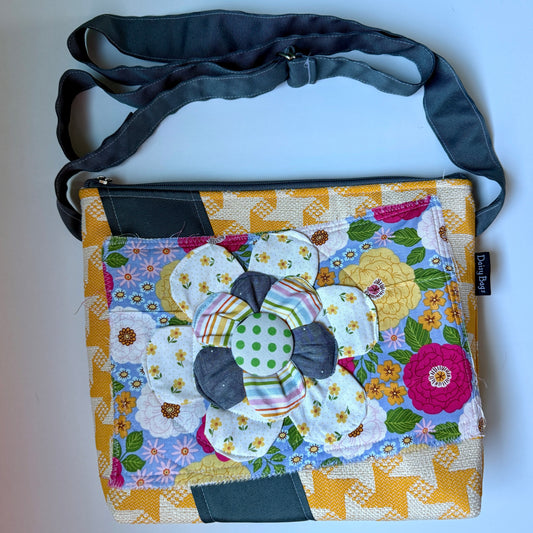 Medium Zipper Top Periwinkle Patch Flower